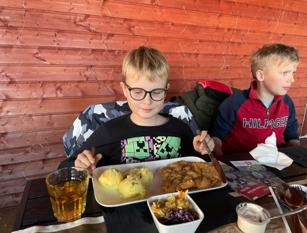 0e3204cca 46ab 9527 bf54ad3a55c0 9608