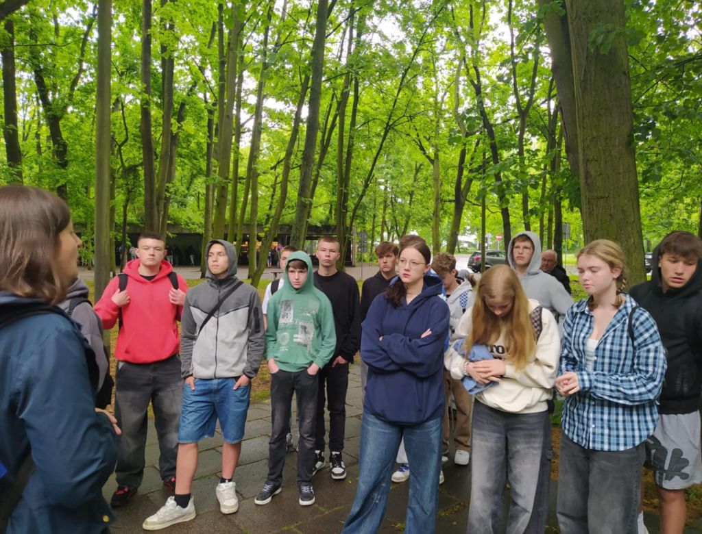 2b7ec216f89a58 9b5f 8e298fb0102e 8879