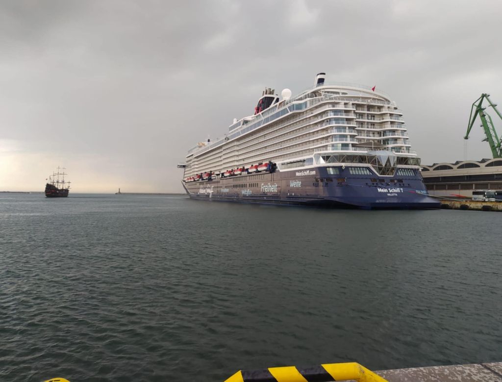 a1348000f 4bcf 904d d6bbb4bfea8f 8896