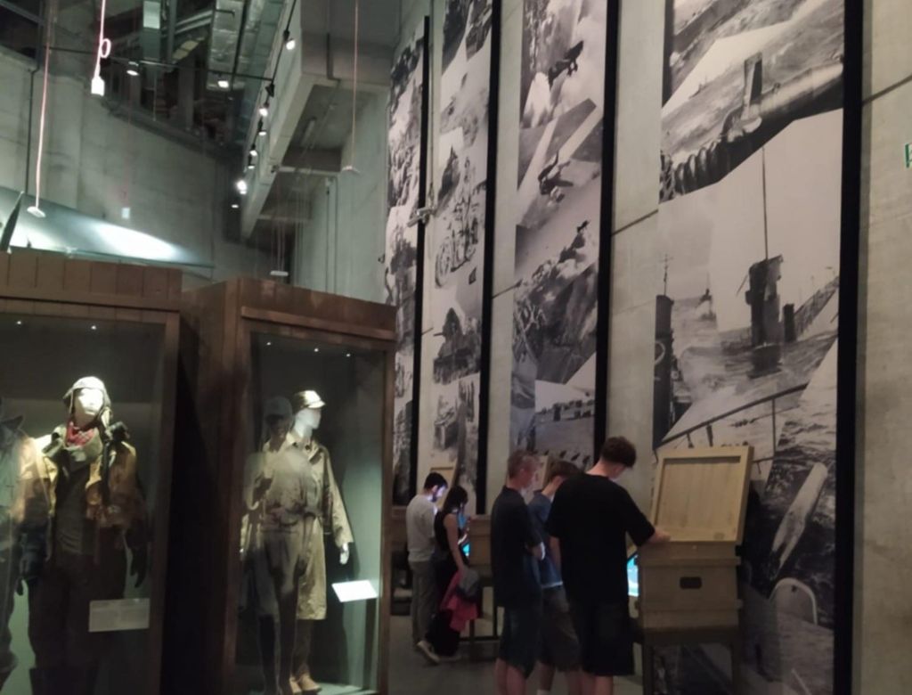 c7fd3804 e044 bbe9 7f6b64b3a4a2 8900