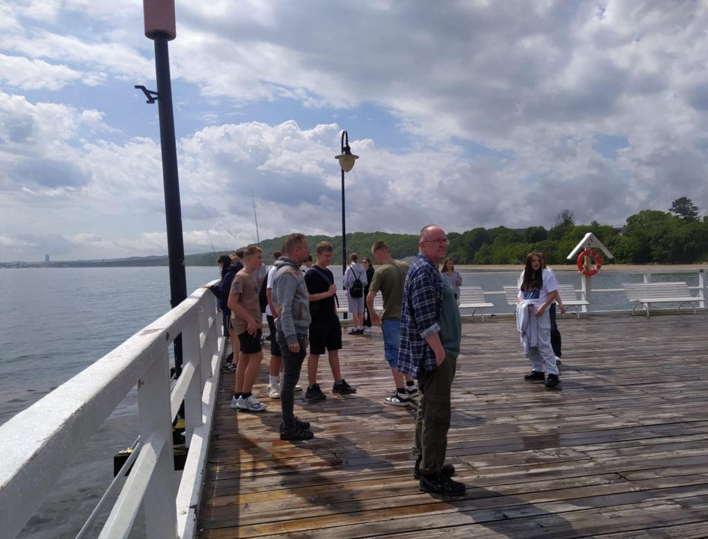 cfa6f36fe 4917 8270 822d03d04330 8903