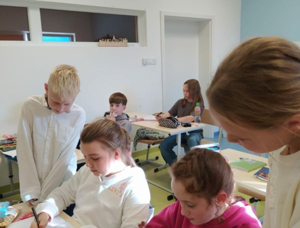 690ef5b9 44ee b996 d9338112d60f 9328