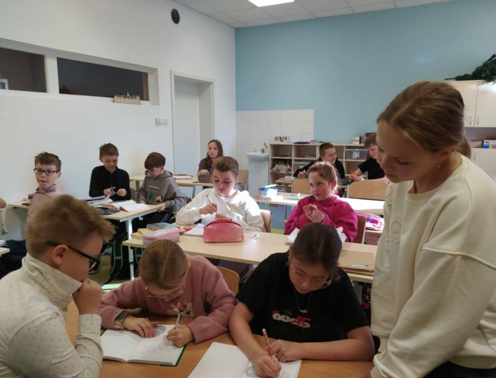 ac98f029 4fcc a605 3b5f7c9aca3c 9332