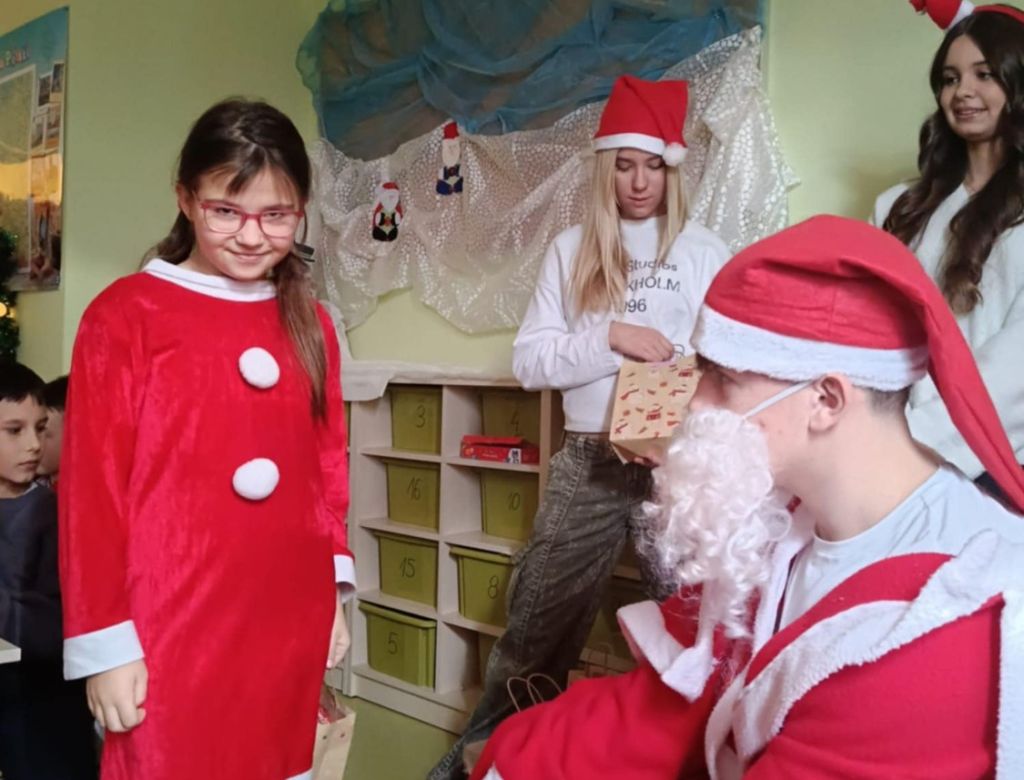 353fe359 f4f6 91cb 3dd29ca5c81a 9521