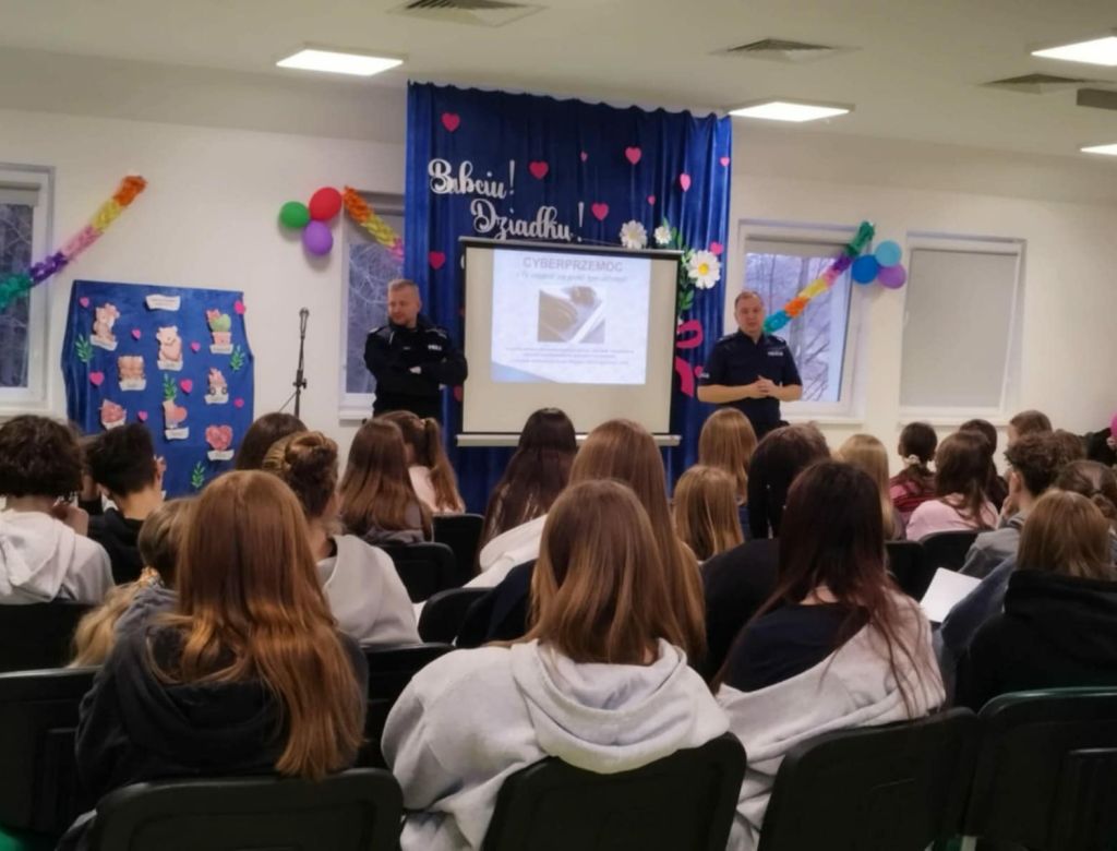 33099a3f ccc8 a0f9 7cf19f120bb2 9898