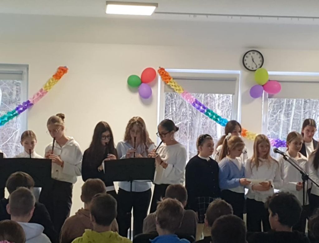 86c23f7b d523 899f 09a8f6305957 9890