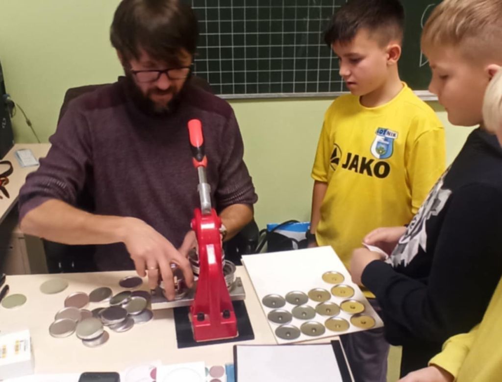 fb066540 c159ef bb27 4adbcd830bbf 9830