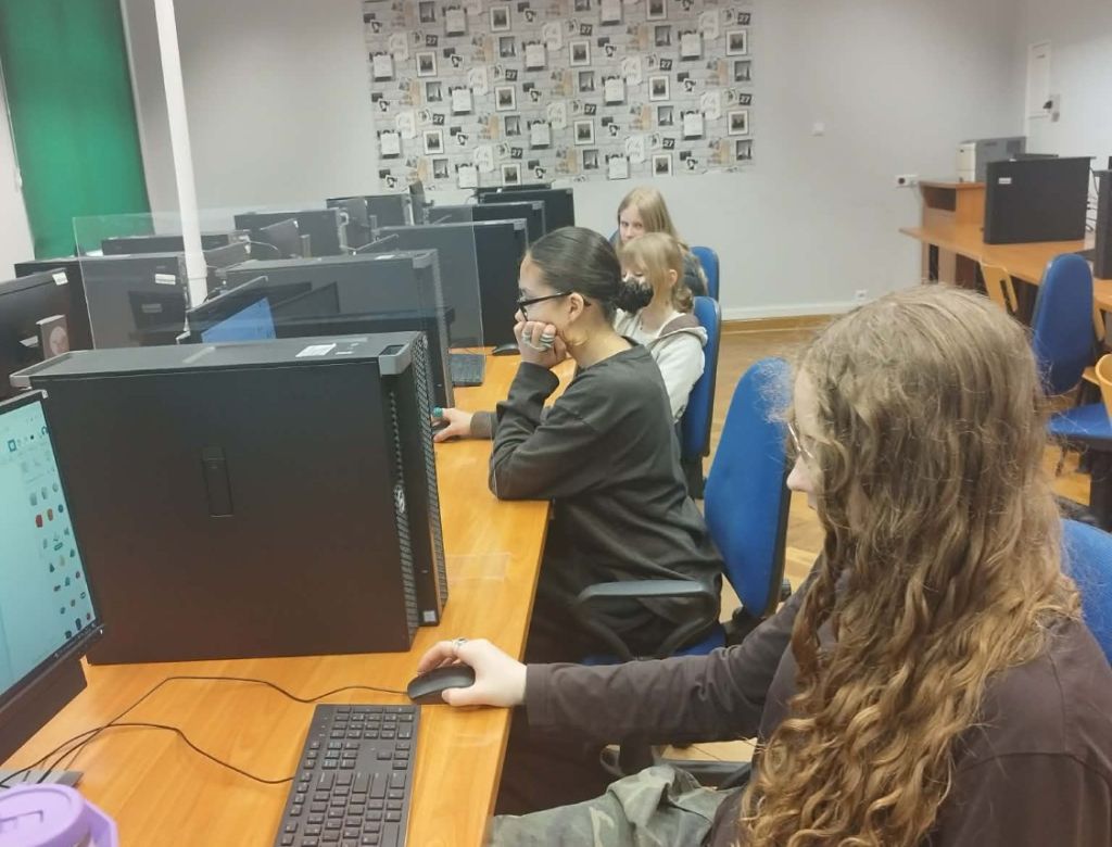 14199b18 a776e3c b419 1f1f72ae88da 9940