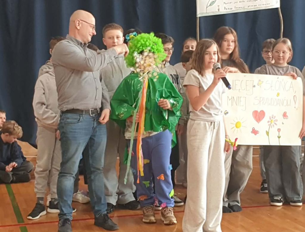 ae57a9a5f 4c26 8716 ed05381b3550 9992